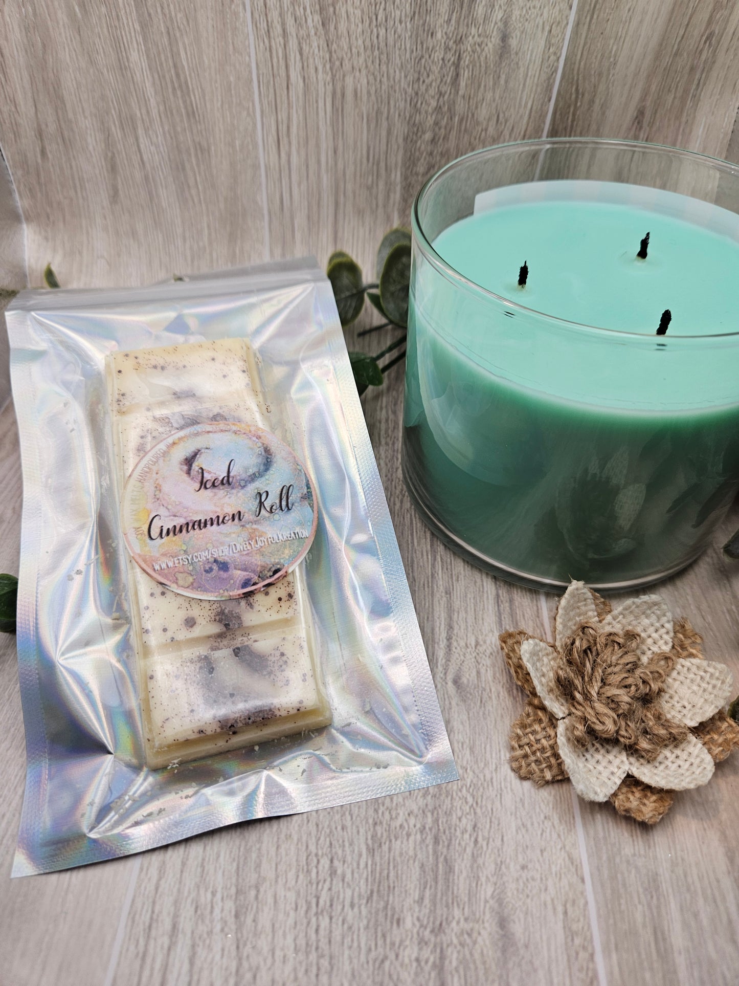 Iced Cinnamon Roll Snap Bar Soy Wax Melt