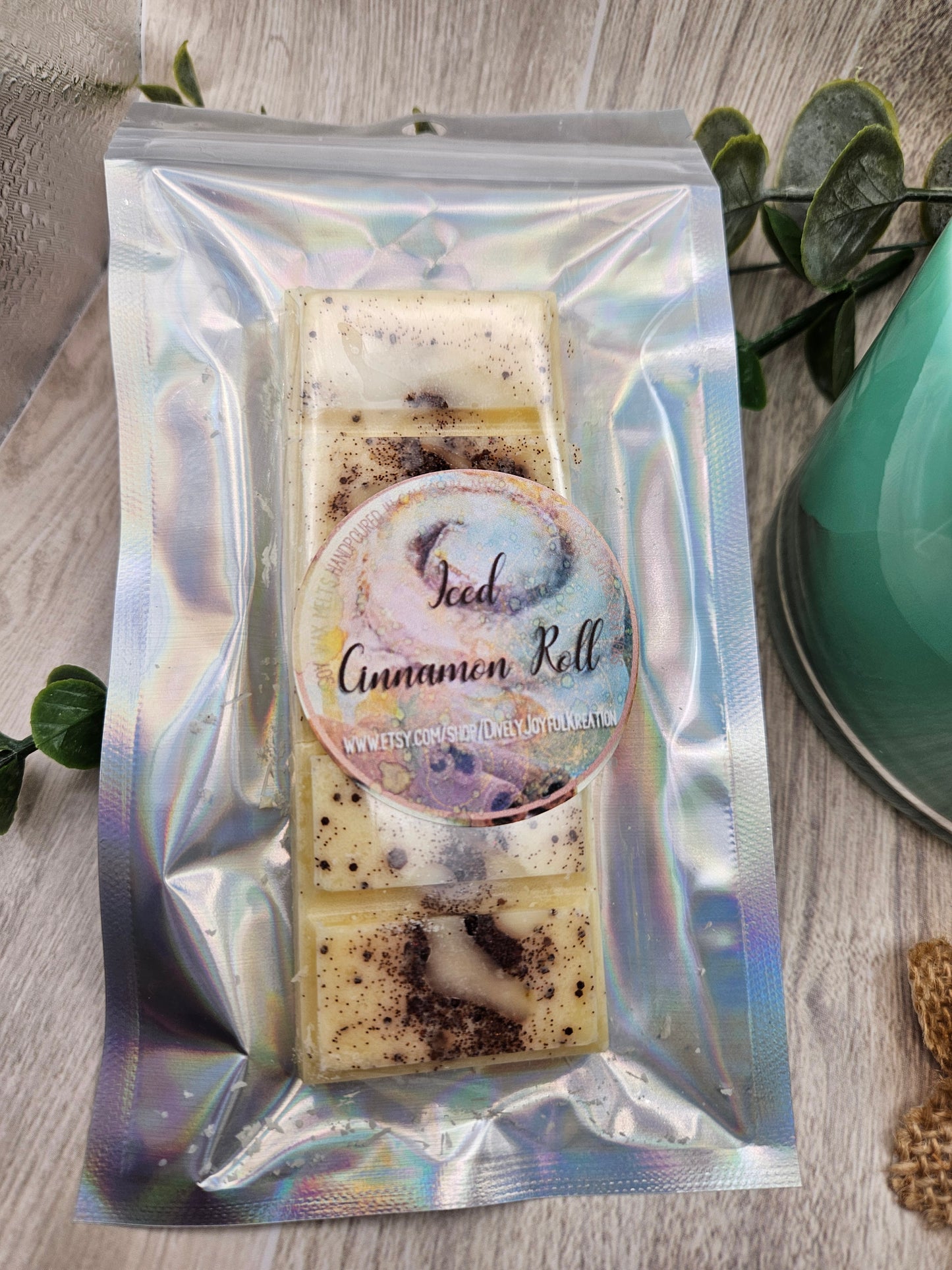 Iced Cinnamon Roll Snap Bar Soy Wax Melt
