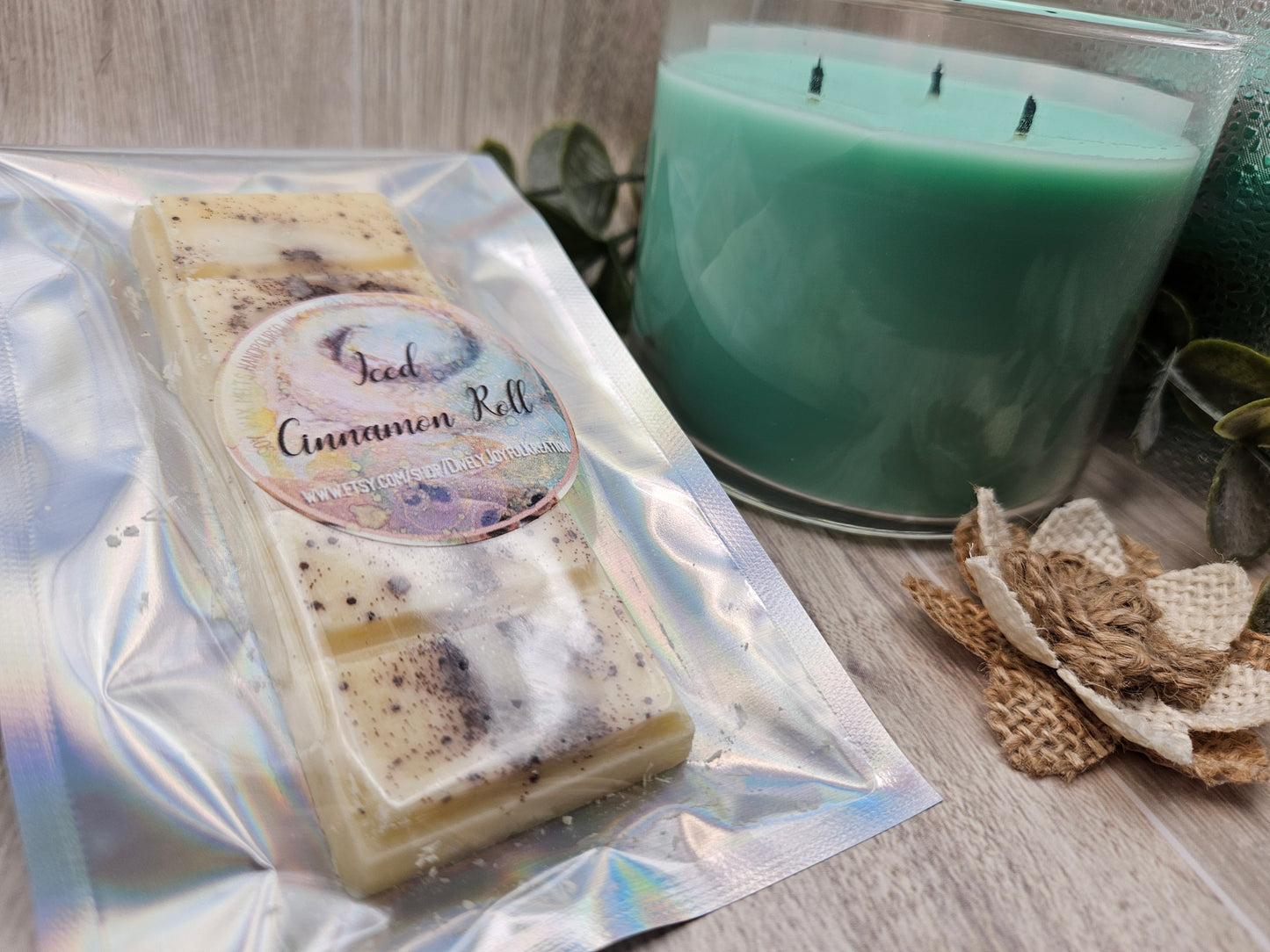 Iced Cinnamon Roll Snap Bar Soy Wax Melt